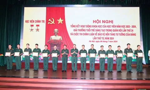Học viên Học viện Chính trị bảo vệ tư tưởng Hồ Chí Minh trong tình hình mới