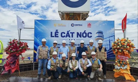 Chính thức cất nóc Đài Kiểm soát không lưu, Cảng hàng không Quảng Trị tăng tốc tiến độ