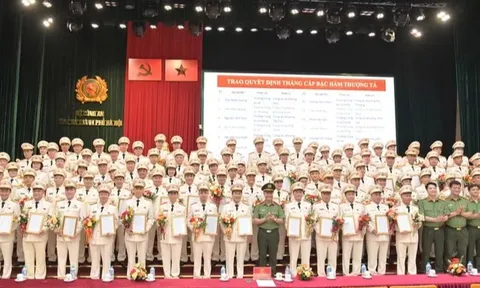 Hà Nội: 146 cán bộ Công an cơ sở được thăng hàm Thượng tá